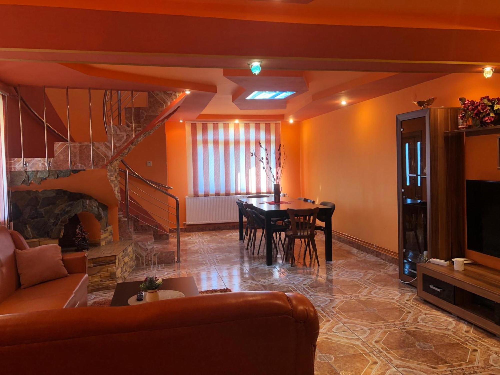 Târgu Jiu La Conac Complex Deluxe Targu-Jiu B&B 외부 사진